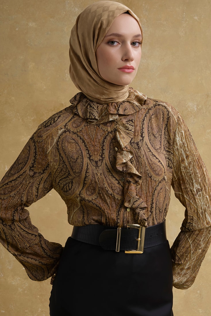 Şal Desenli Fırfırlı Bluz Camel