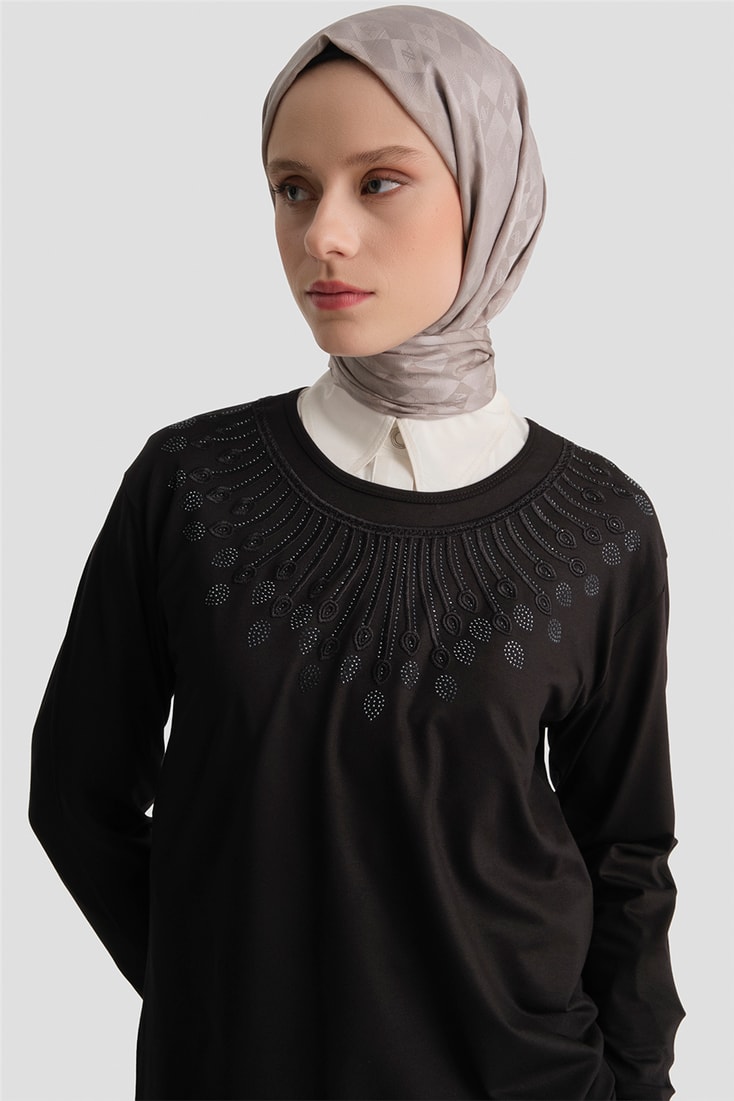 Armine Penye Siyah