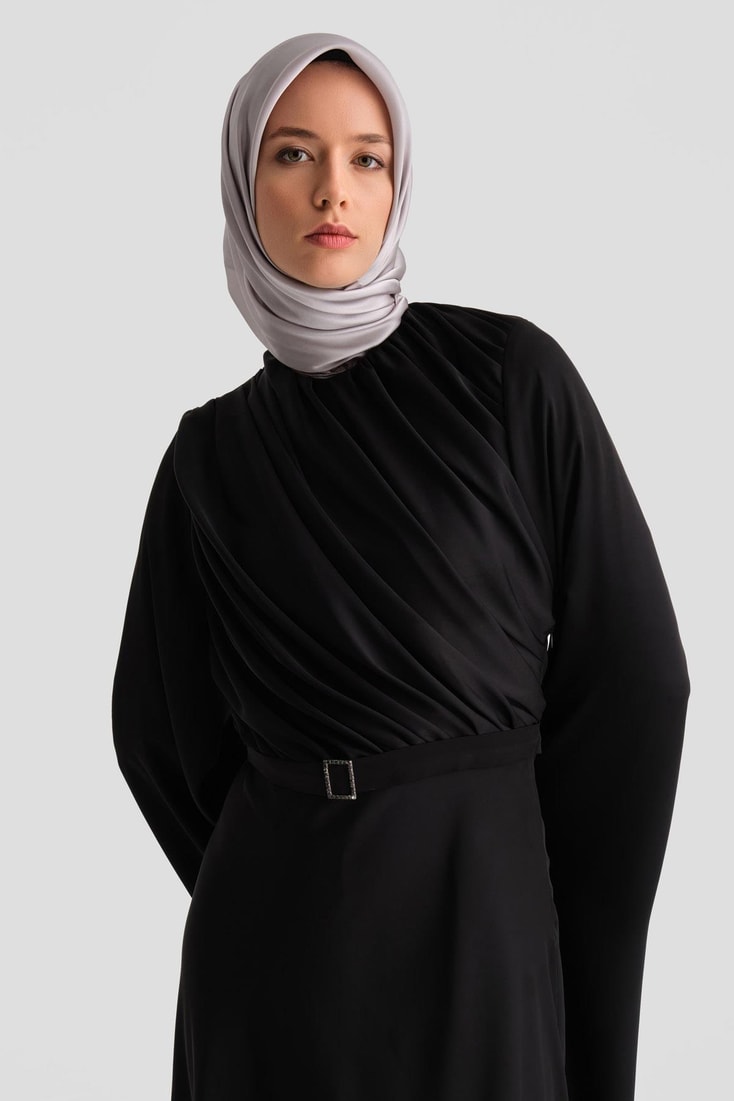 Armine Volanlı Ve Taşlı Kollu Abiye Elbise 24K9912 Siyah 