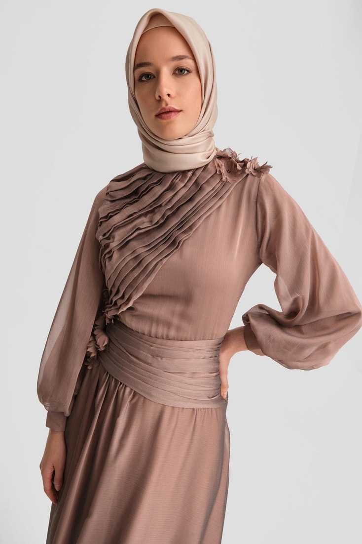 Armine Drapeli ve İşlemeli Abiye Elbise 24K9914 Bronz