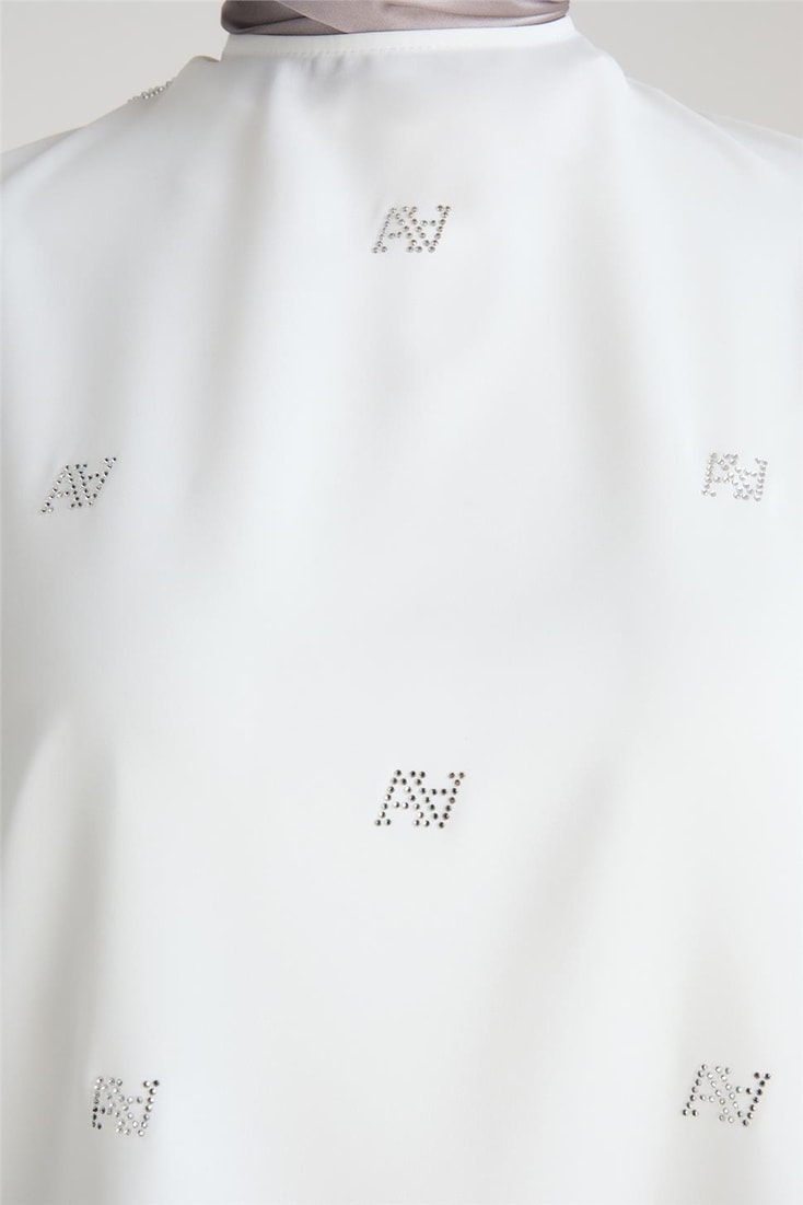 Armine Logo Yapıştırmalı Saten Bluz 24Y3512 Ekru