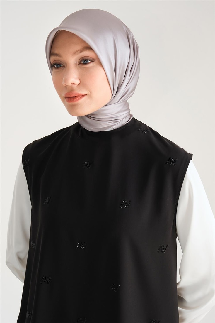 Armine Logo Yapıştırmalı Saten Bluz 24Y3512 Siyah 