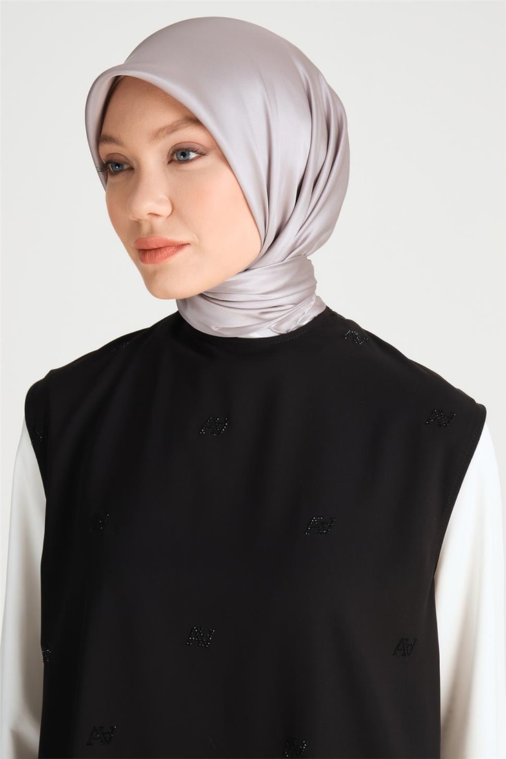 Armine Logo Yapıştırmalı Saten Bluz 24Y3512 Siyah 
