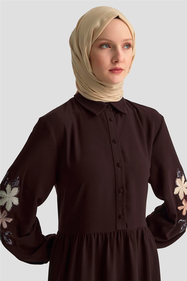 Armine Nakışlı Katlı Elbise 25KD1121 Kahverengi