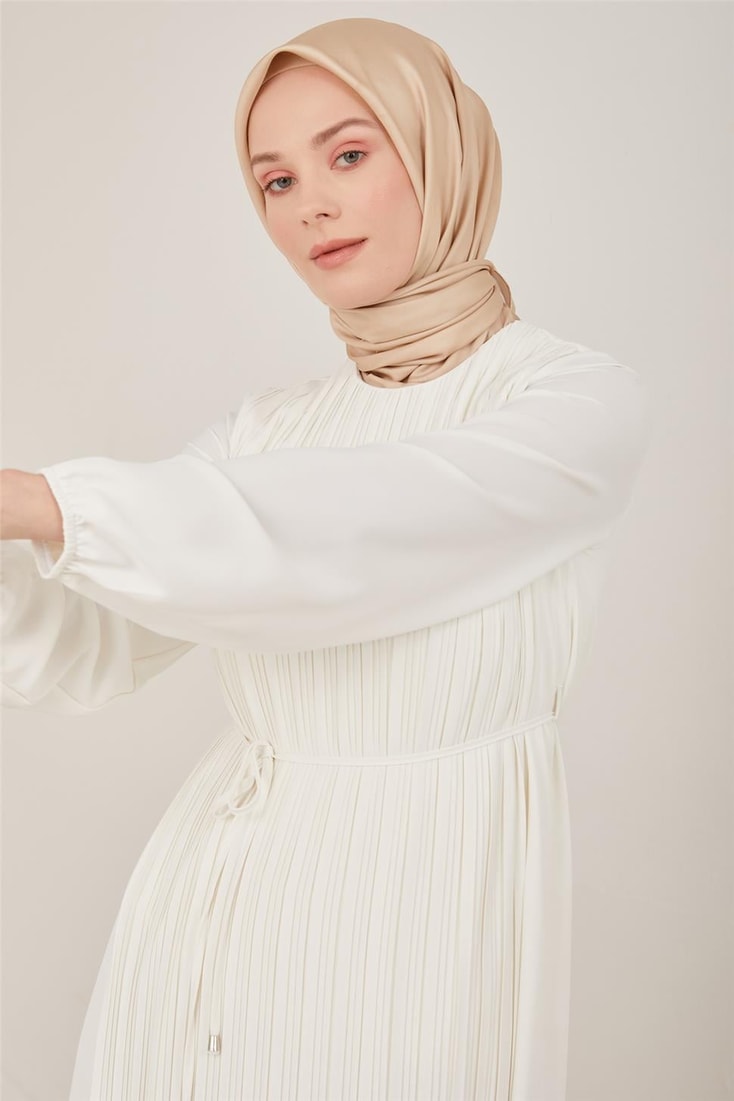 Armine Önü Piliseli Elbise 22Y9435 Ekru