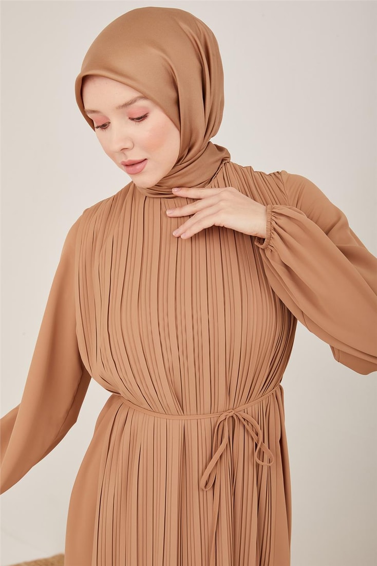 Armine Önü Piliseli Elbise 22Y9435 Badem