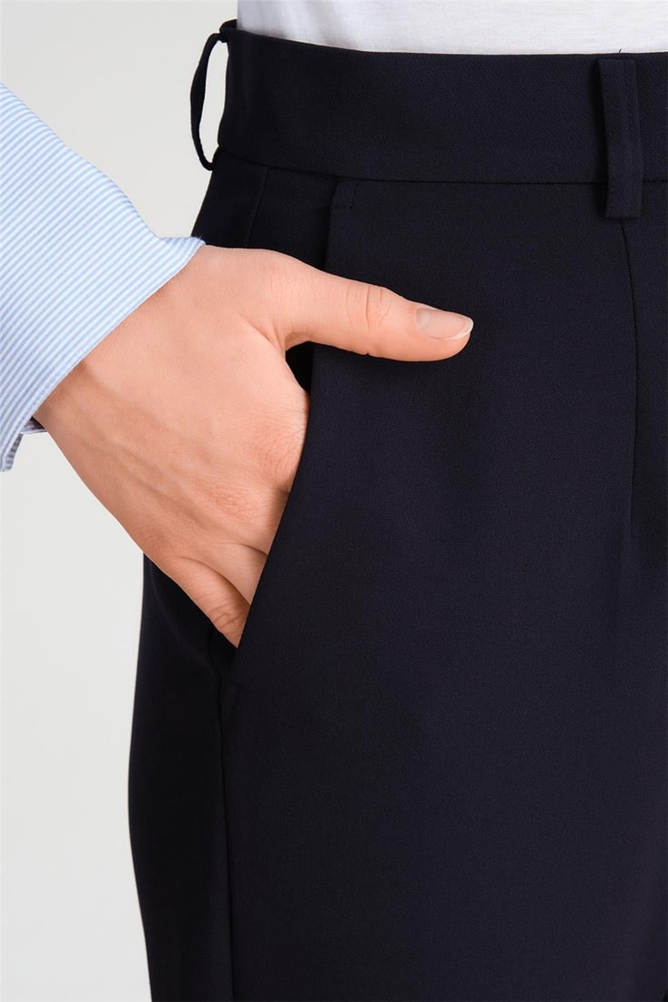 Armine Iron-Traced Trousers 24Y2613 Navy Blue