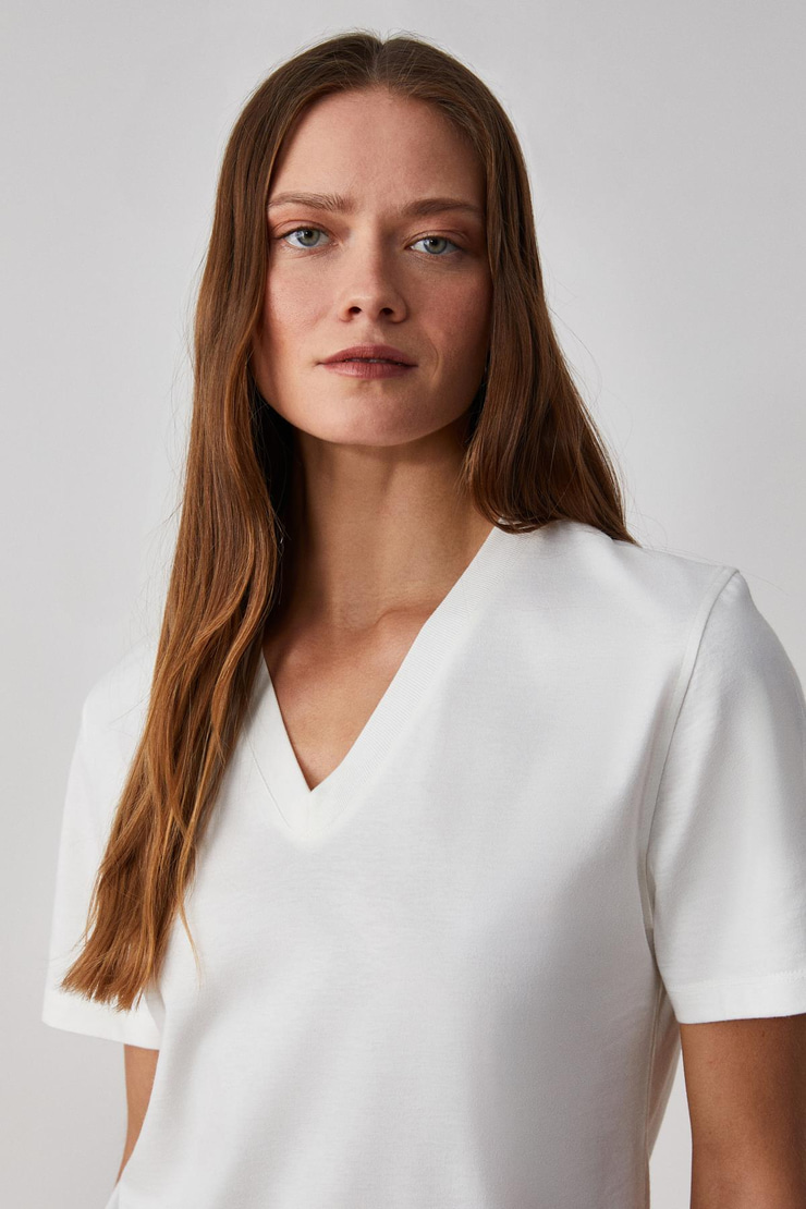 ALINE Kadın %100 organik Pamuk Derin V Yakalı Comfort Fit Beyaz T-Shirt
