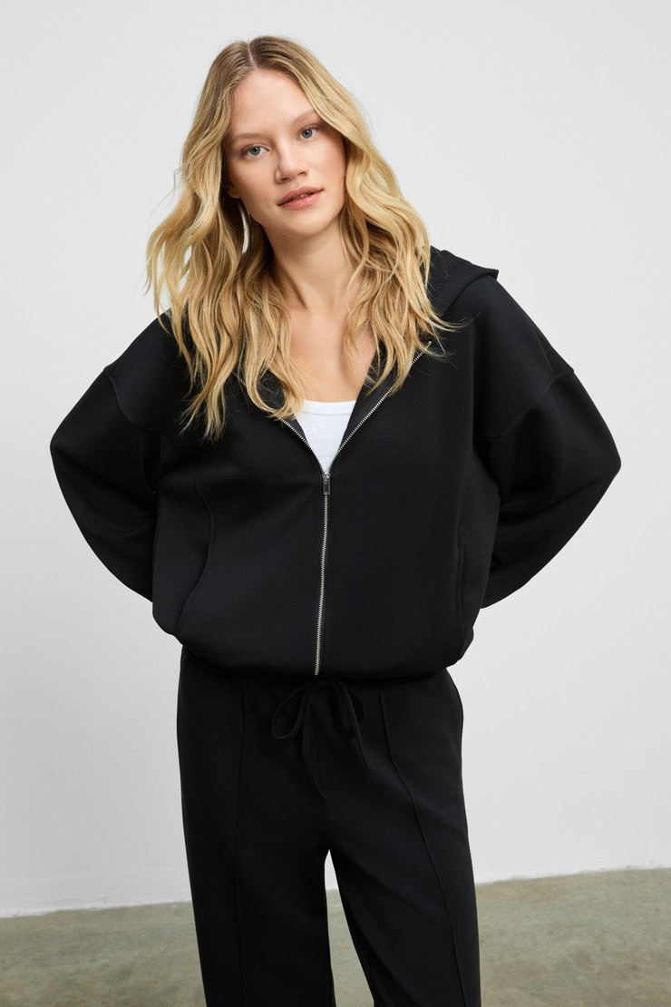 AMOURA Kadın Yumuşak Ve Esnek Kumaşlı Kapüşonlu Fermuarlı Uzun Kollu Siyah Sweatshirt