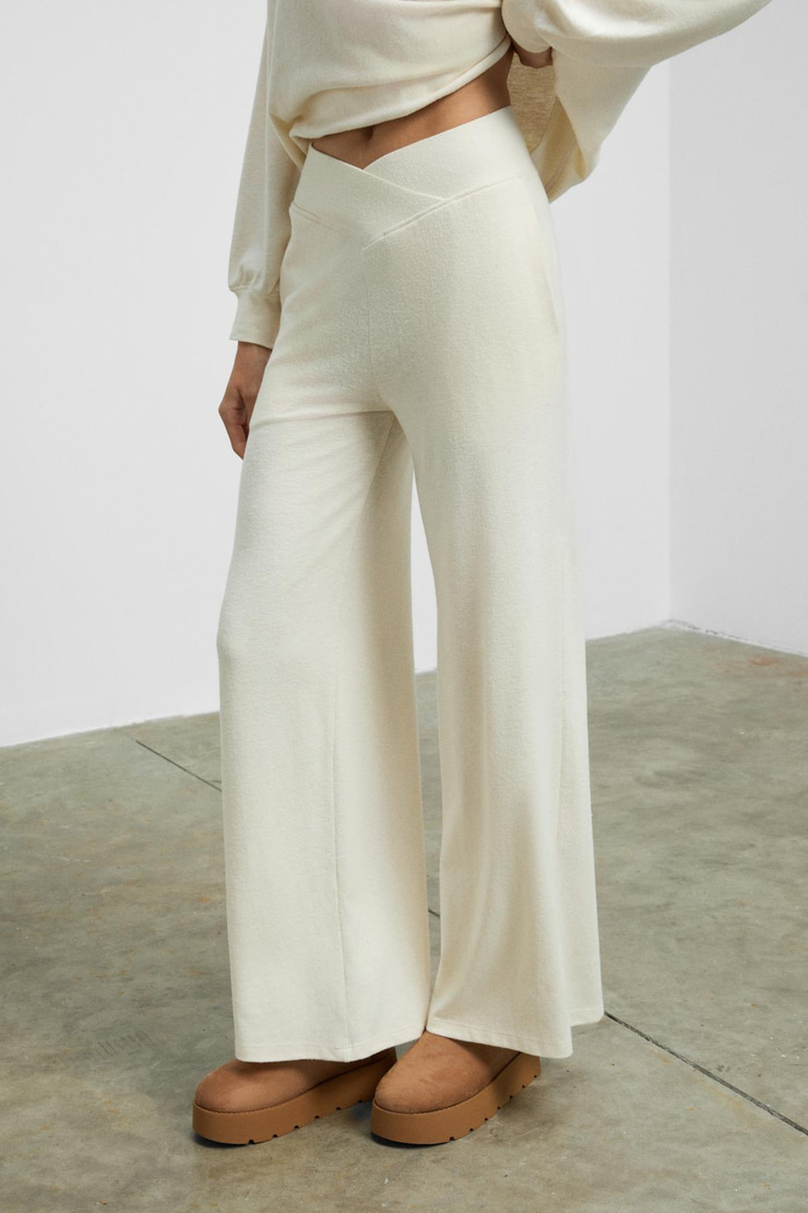 ARTREOS Kadın Yumuşak Ve Esnek Kumaşlı Asimetrik Kemerli Ekru Eşofman Altı