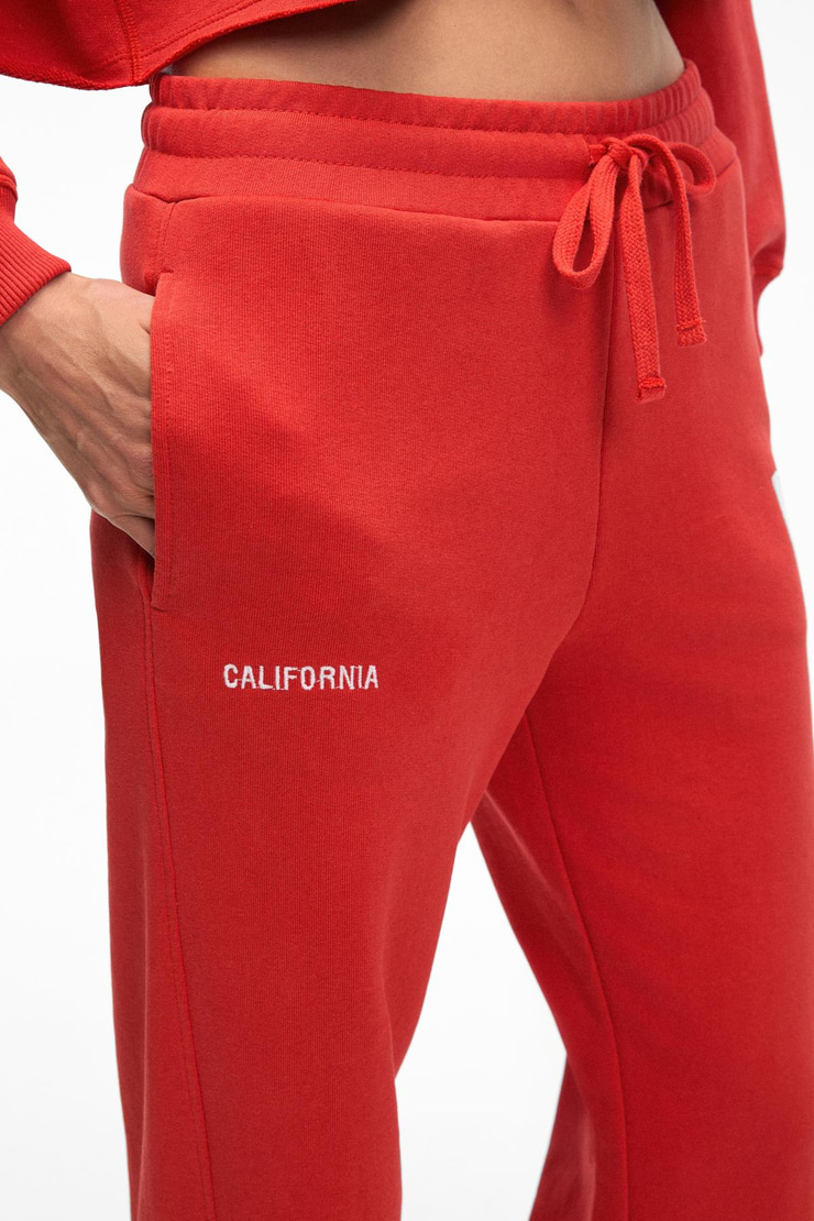 AVENZA Kadın Nakış Detaylı Yanları Cepli Regular Geniş Paçalı Kırmızı Eşofman Altı