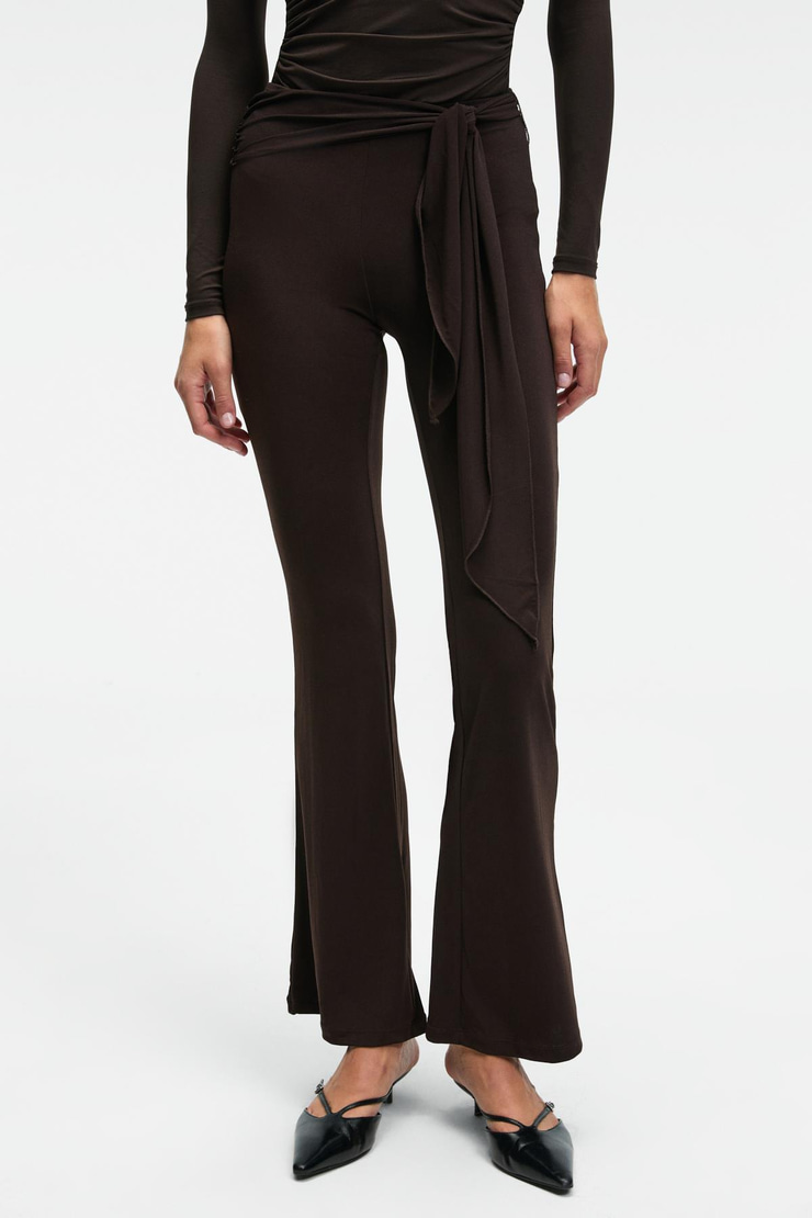 AYSHUR Kadın Esnek Kumaşlı Kemer Detaylı Geniş Paçalı Slim Fit Koyu Kahverengi Pantolon