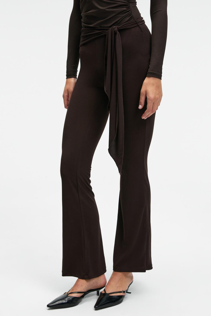 AYSHUR Kadın Esnek Kumaşlı Kemer Detaylı Geniş Paçalı Slim Fit Koyu Kahverengi Pantolon