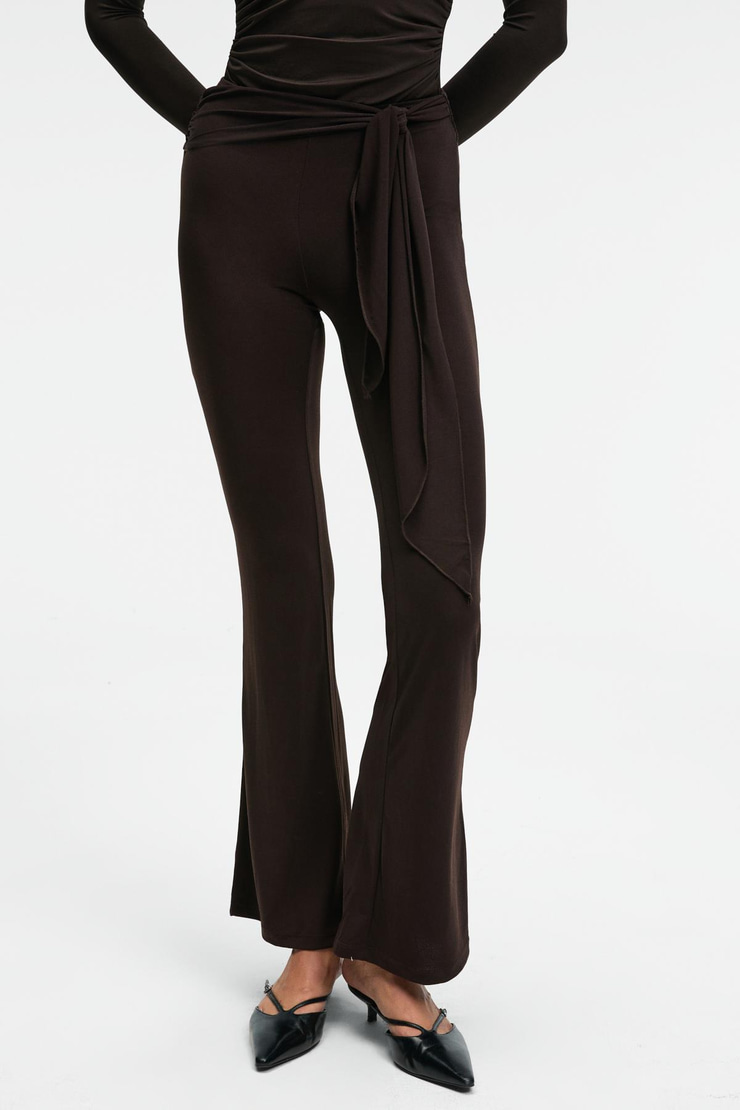 AYSHUR Kadın Esnek Kumaşlı Kemer Detaylı Geniş Paçalı Slim Fit Koyu Kahverengi Pantolon
