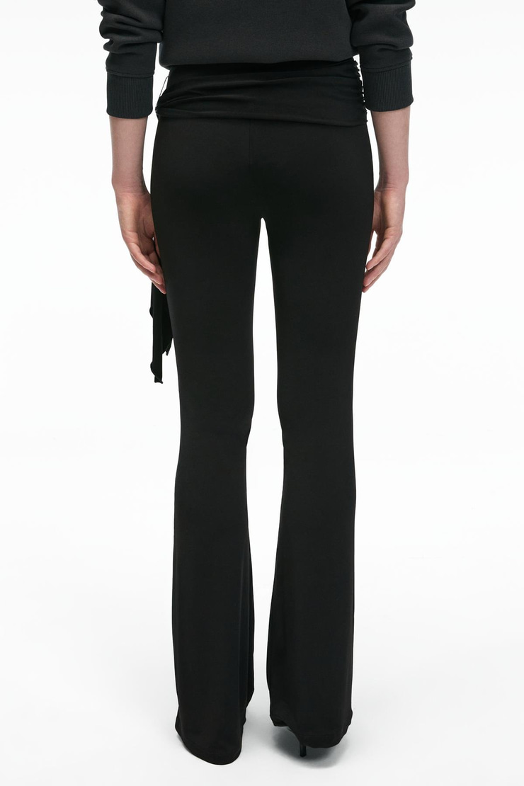 AYSHUR Kadın Esnek Kumaşlı Kemer Detaylı Geniş Paçalı Slim Fit Siyah Pantolon