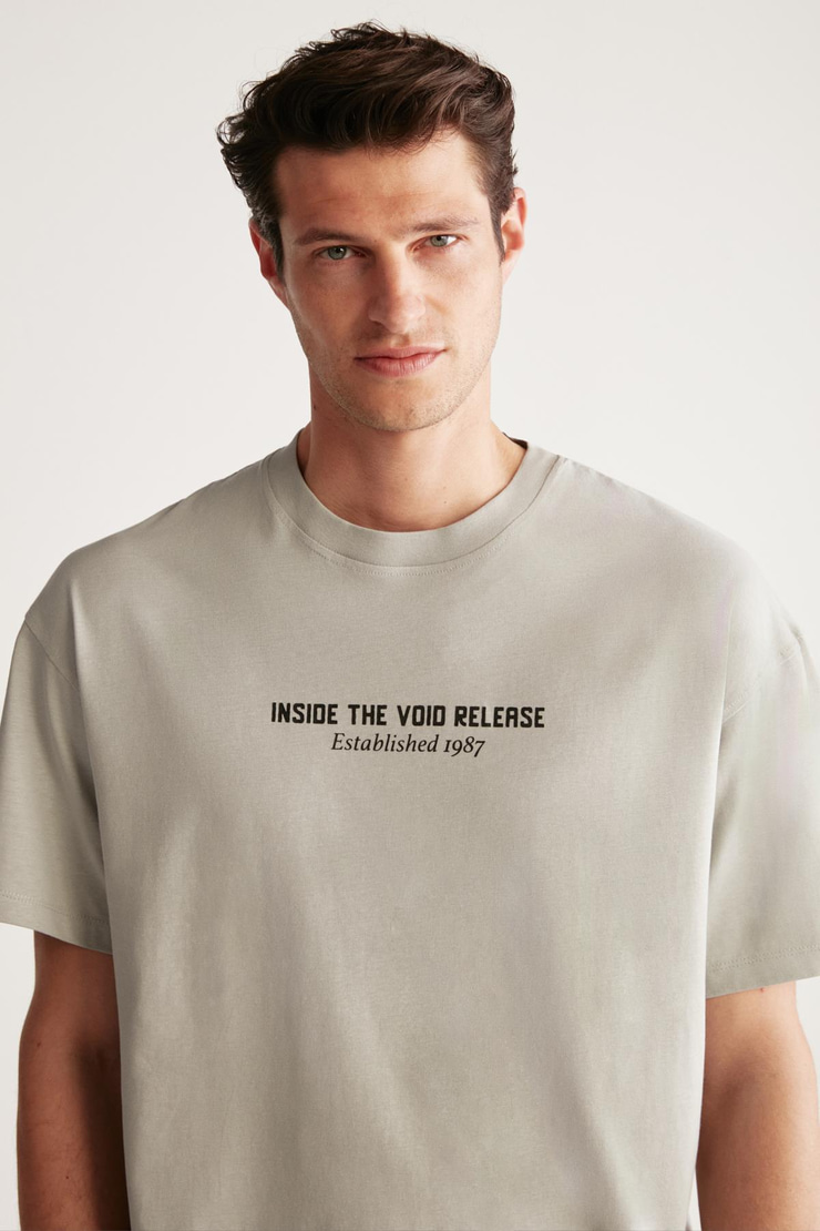 BASTIAN Erkek Sırt Baskı Detaylı Oversize %100 Organik Pamuk Örme Kısa Kol Gri T-Shirt
