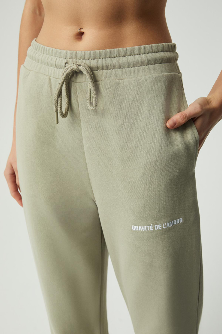 CARROLINE Kadın Nakış İşlemeli Relaxed Dar Paça Organik Pamuk Gri Eşofman Altı