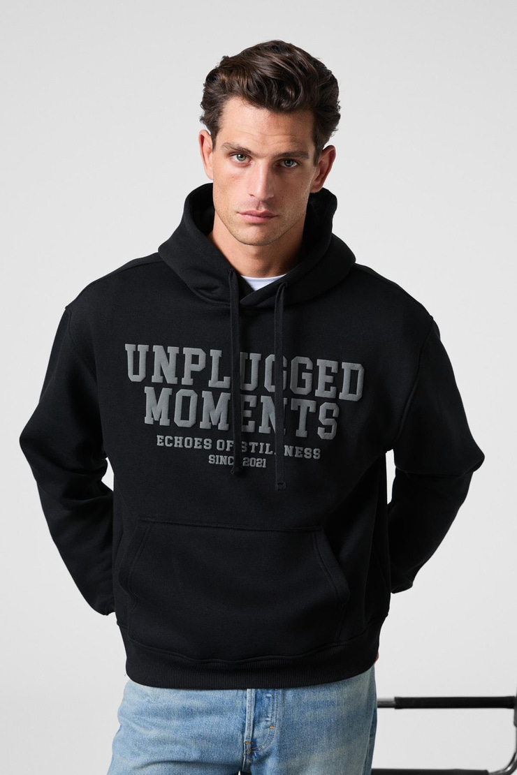 CASSIAN Erkek Önü Kabaran Baskılı Kapüşonlu Kordonlu Kanguru Cepli Siyah Sweatshirt