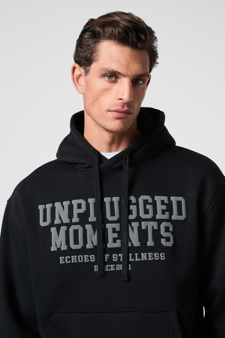 CASSIAN Erkek Önü Kabaran Baskılı Kapüşonlu Kordonlu Kanguru Cepli Siyah Sweatshirt