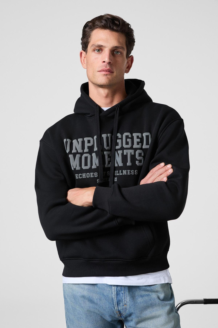 CASSIAN Erkek Önü Kabaran Baskılı Kapüşonlu Kordonlu Kanguru Cepli Siyah Sweatshirt