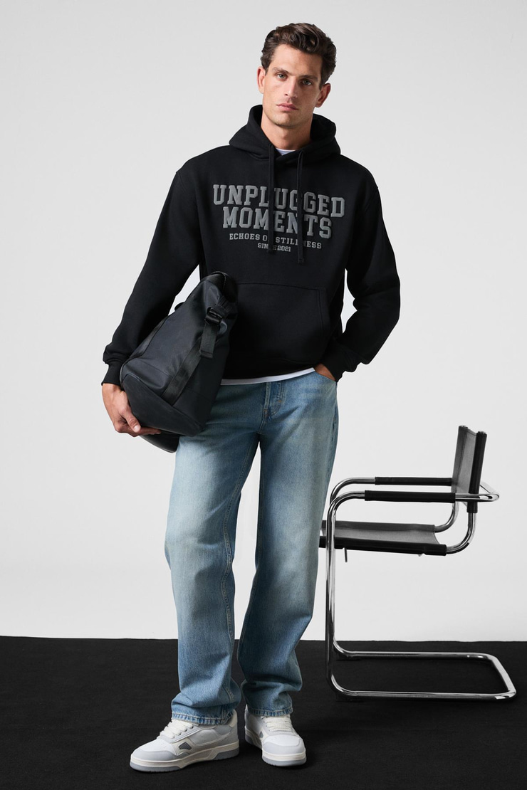 CASSIAN Erkek Önü Kabaran Baskılı Kapüşonlu Kordonlu Kanguru Cepli Siyah Sweatshirt