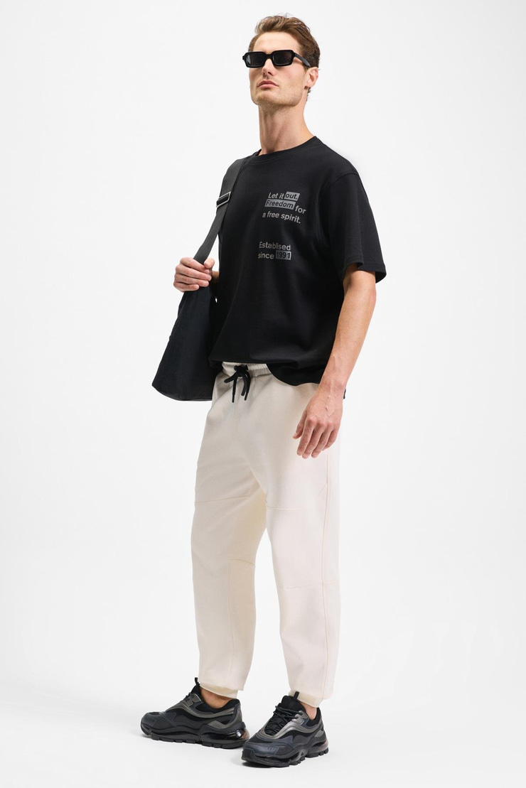 CODY Erkek Regular Fit Özel Dokulu Kalın Kumaşlı Önü Nakış Ve Baskılı Organik Pamuklu Siyah T-Shirt