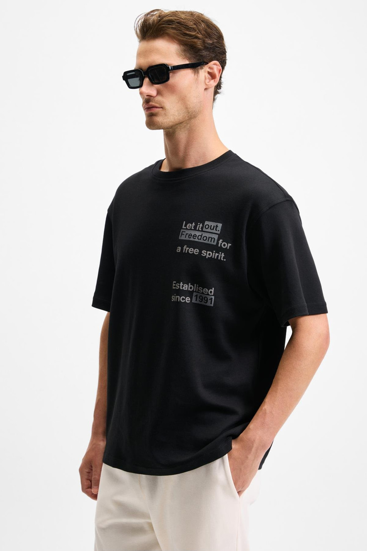 CODY Erkek Regular Fit Özel Dokulu Kalın Kumaşlı Önü Nakış Ve Baskılı Organik Pamuklu Siyah T-Shirt