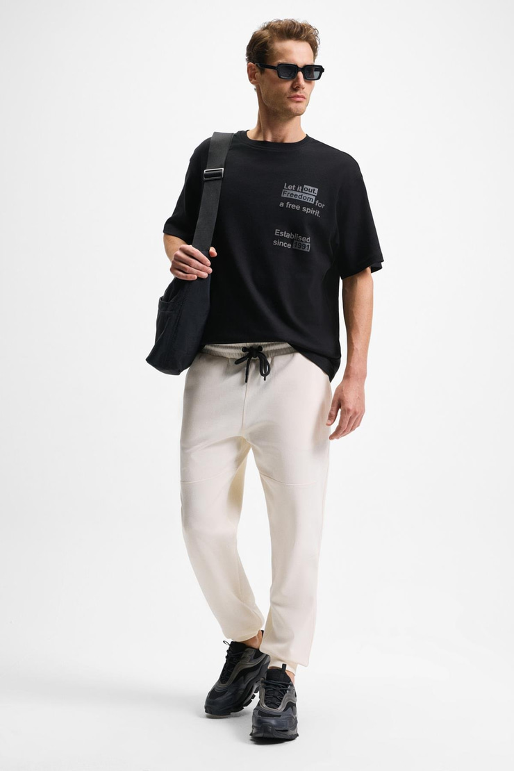 CODY Erkek Regular Fit Özel Dokulu Kalın Kumaşlı Önü Nakış Ve Baskılı Organik Pamuklu Siyah T-Shirt