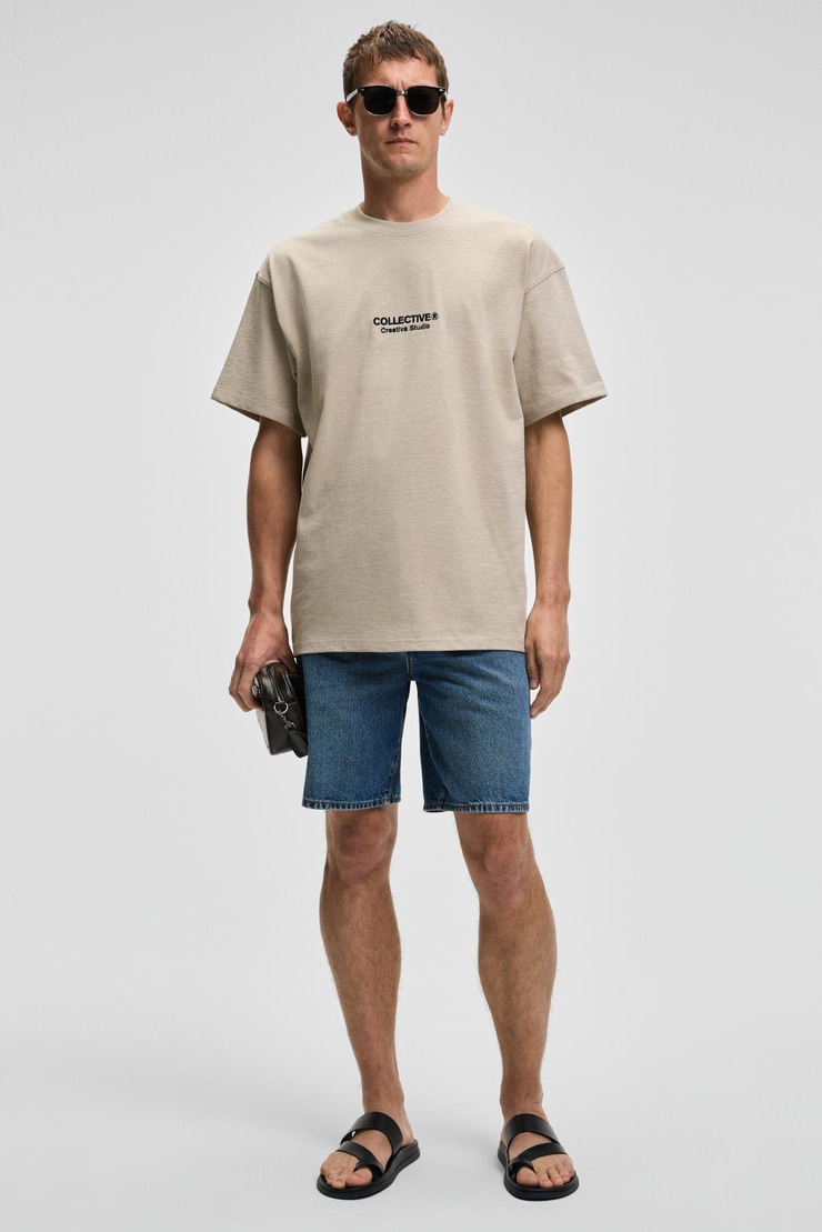 COLLECTIVE Erkek Ön Nakış Arka Baskı Detaylı %100 Organik Pamuk Oversize Kısa Kol Taş Rengi T-Shirt