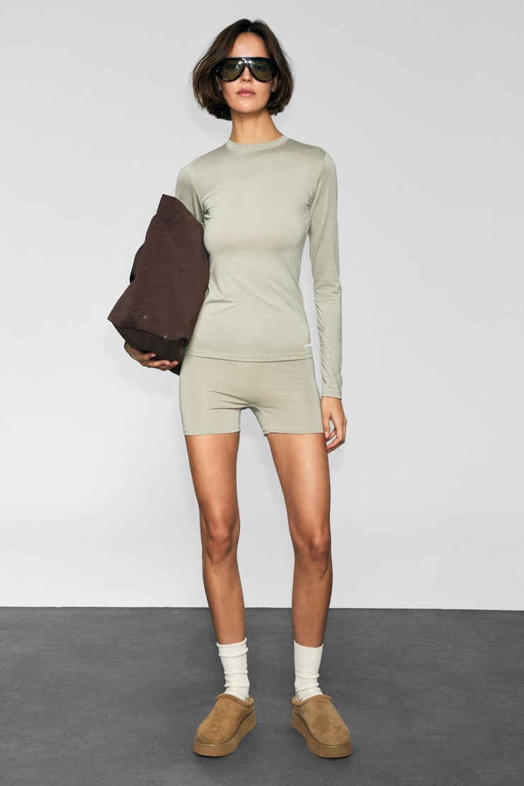 COREX Kadın Yuvarlak Yakalı Baskı Detaylı Slim Fit Uzun Kollu Spor Taş Rengi T-Shirt