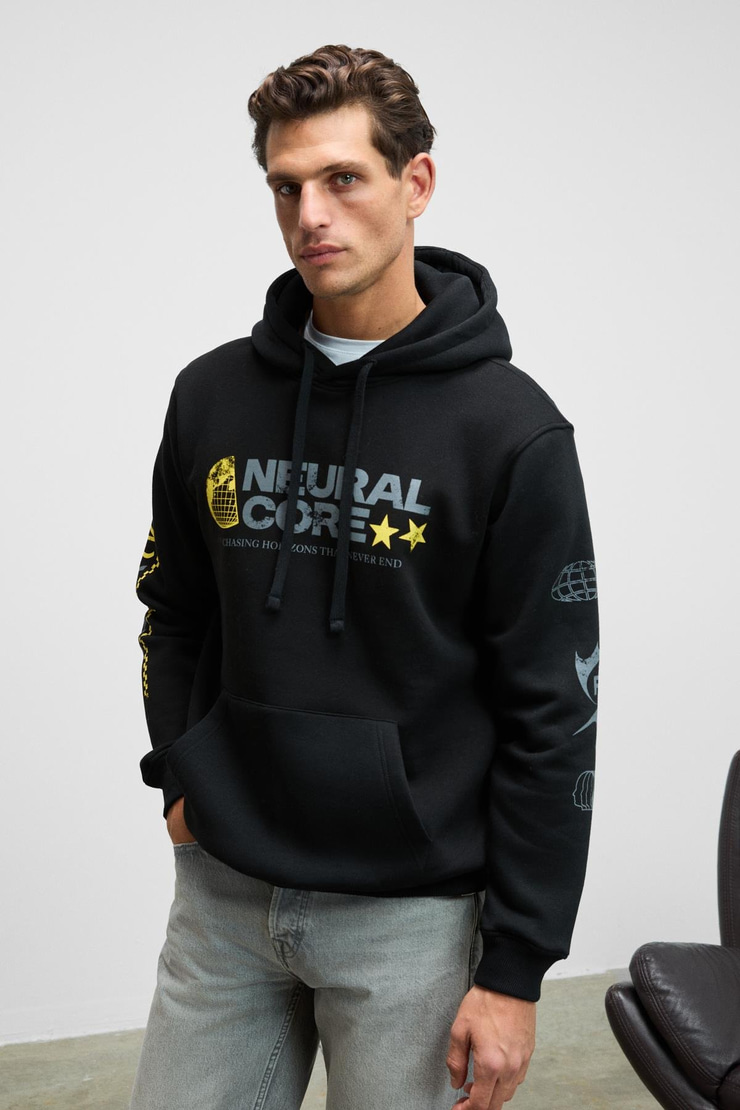 CORNELIUS Erkek Önü Ve Kolları Baskılı Kapüşonlu Kordonlu Kanguru Cepli Siyah Sweatshirt