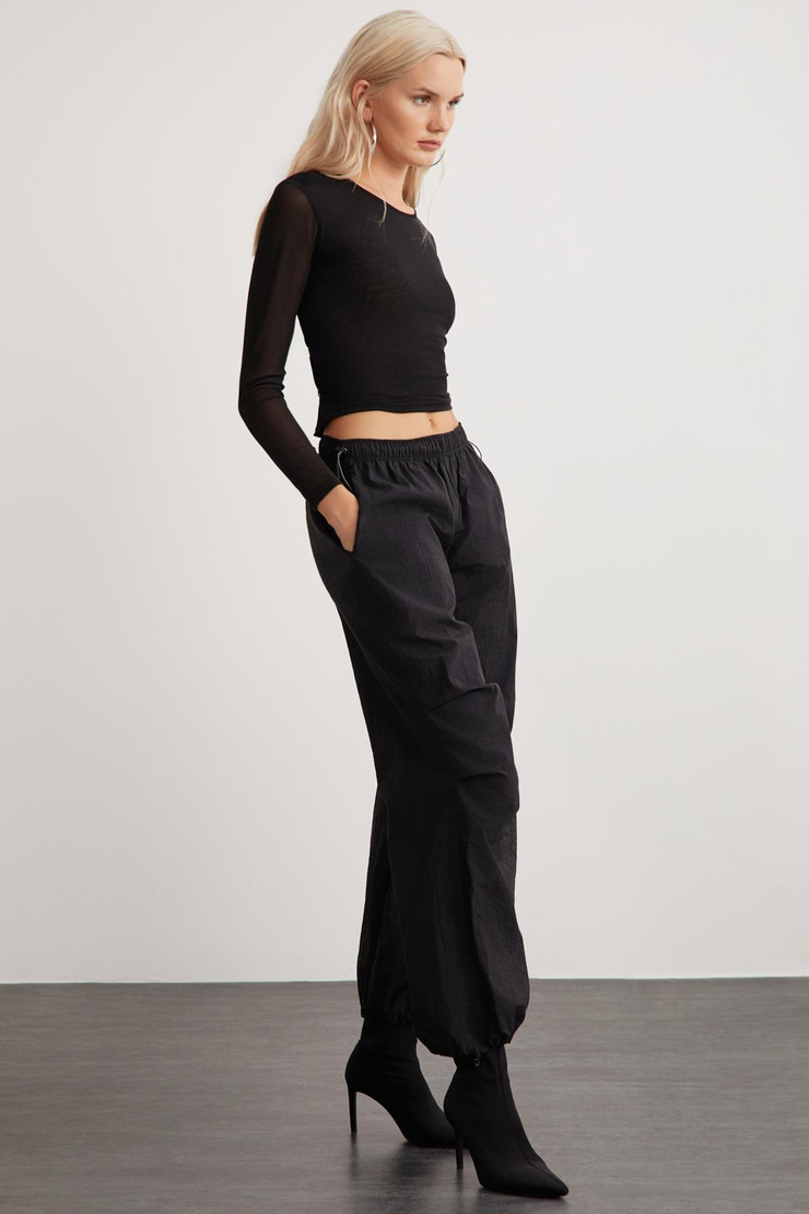 Derry Kadın Bisiklet Yaka Arka Bağlama Detaylı Tül Crop Siyah Bluz