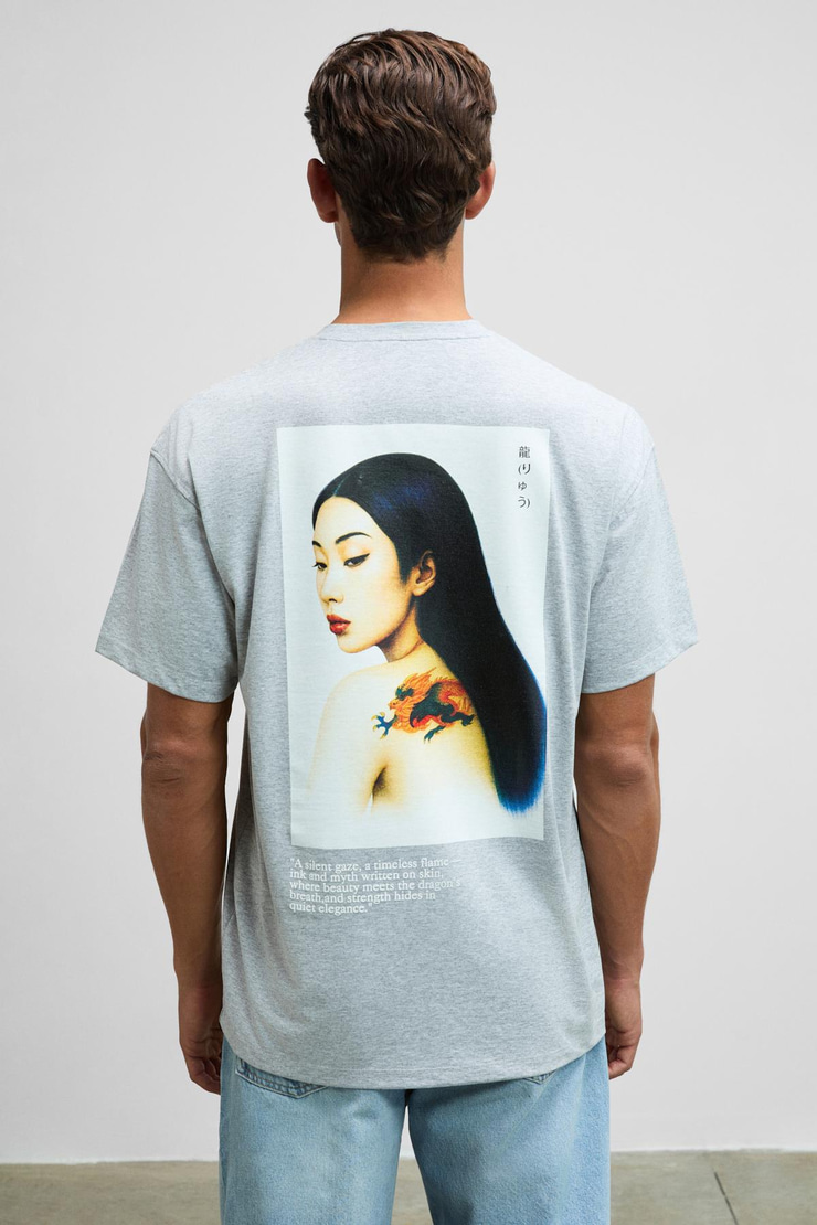 DRAGON Erkek Göğsü Ve Sırtı Baskılı %100 Organik Pamuk Oversize Fit Bisiklet Yaka Grimelanj T-Shirt