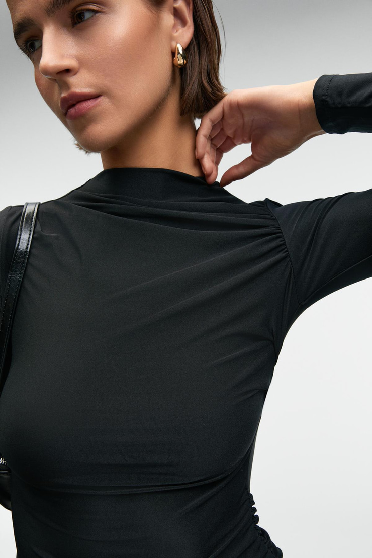 EFLOUR Kadın Dik Yakalı Büzgü Detaylı Esnek Kumaşlı Uzun Siyah Elbise