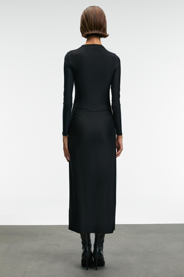 EFLOUR Kadın Dik Yakalı Büzgü Detaylı Esnek Kumaşlı Uzun Siyah Elbise