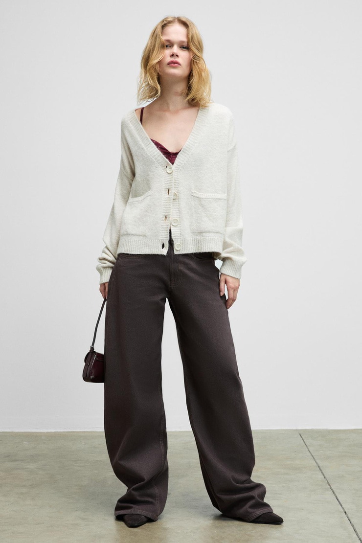 ESENCIA Kadın V Yaka Uzun Kollu Düğmeli Cepli Yumuşak Dokulu Regular Triko Ekru Kazak