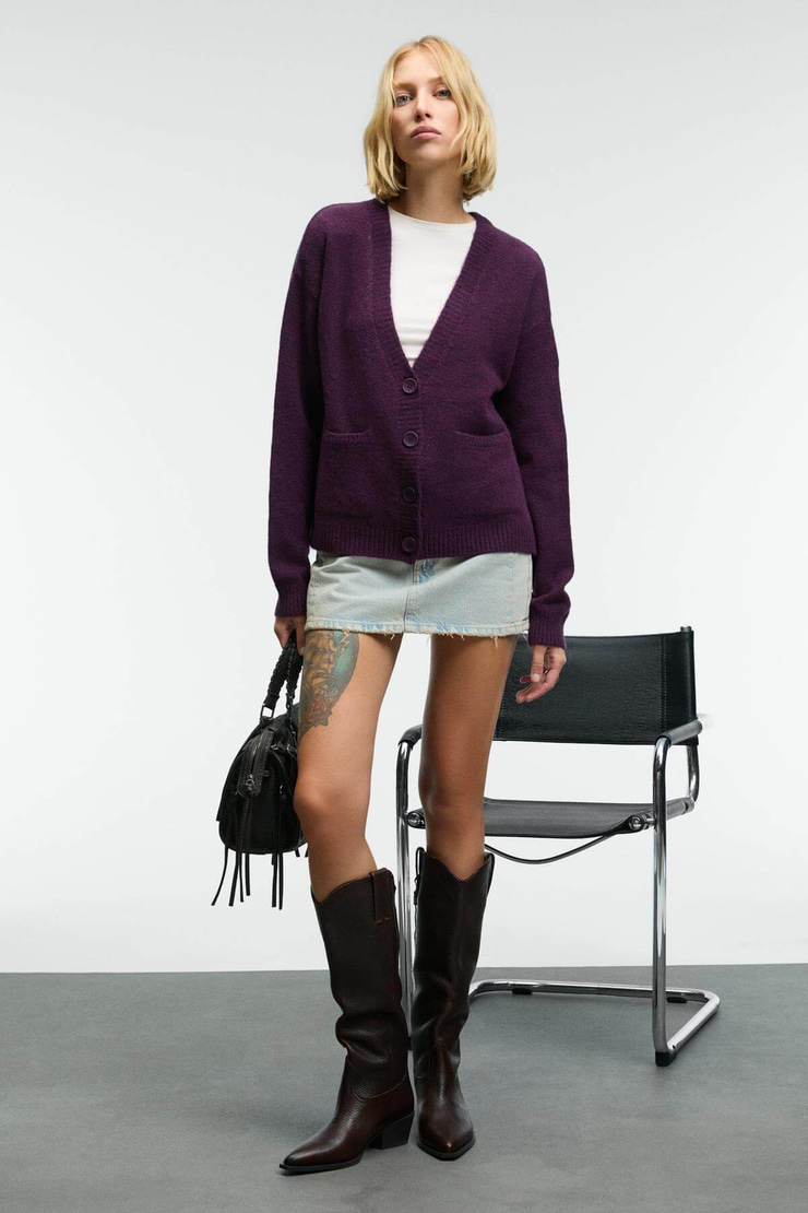 ESENCIA Kadın V Yaka Uzun Kollu Düğmeli Cepli Yumuşak Dokulu Regular Triko Mor Kazak