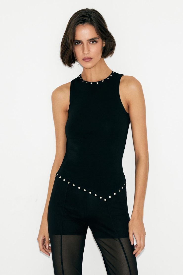 FEVER Kadın Yuvarlak Yaka Etek Ucu Asimetrik Yapıştırma Taş Detaylı Esnek Siyah Bluz