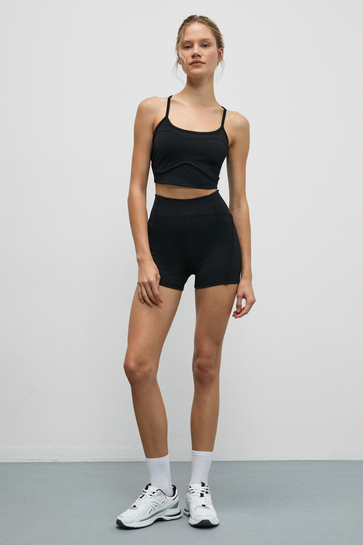 FLINTRA Kadın Yumuşak Ve Esnek Dokulu Biyeli Karyoka Dikişli Baskı Detaylı Kısa Siyah Tayt