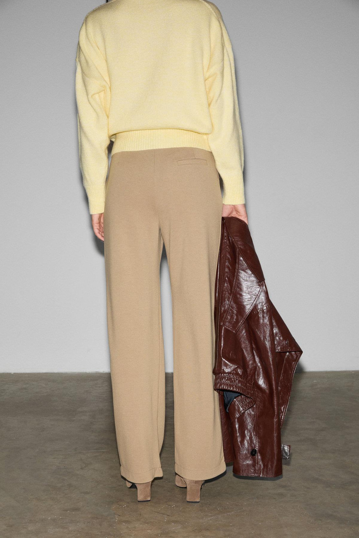 FREDA Kadın Kalın İnterlok Tok ve Esnek Kumaşlı Flare Paça Önü Nervürlü Beli lastikli Bej Pantolon