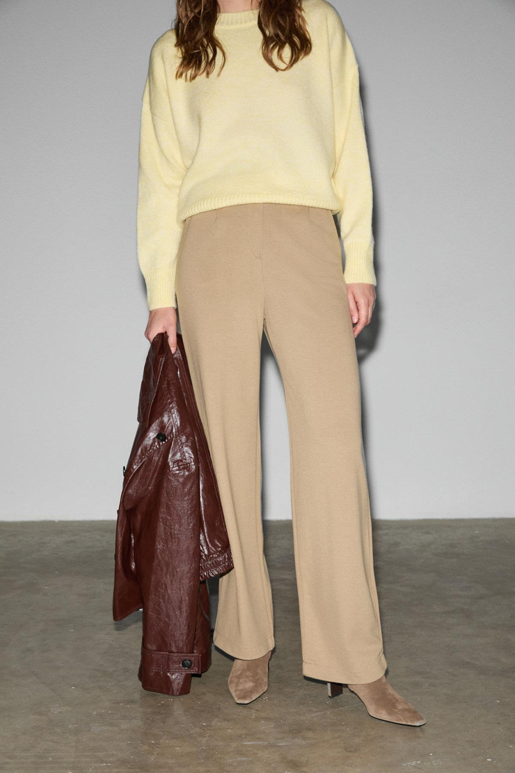 FREDA Kadın Kalın İnterlok Tok ve Esnek Kumaşlı Flare Paça Önü Nervürlü Beli lastikli Bej Pantolon