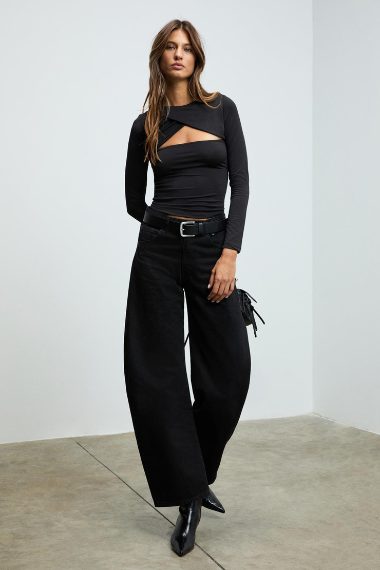 GLINT Kadın Yuvarlak Yaka Ön Roba Dekolteli Vücuda Oturan Esnek Kumaşlı Siyah Bluz