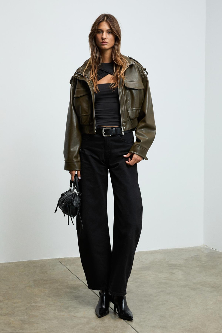 GLINT Kadın Yuvarlak Yaka Ön Roba Dekolteli Vücuda Oturan Esnek Kumaşlı Siyah Bluz