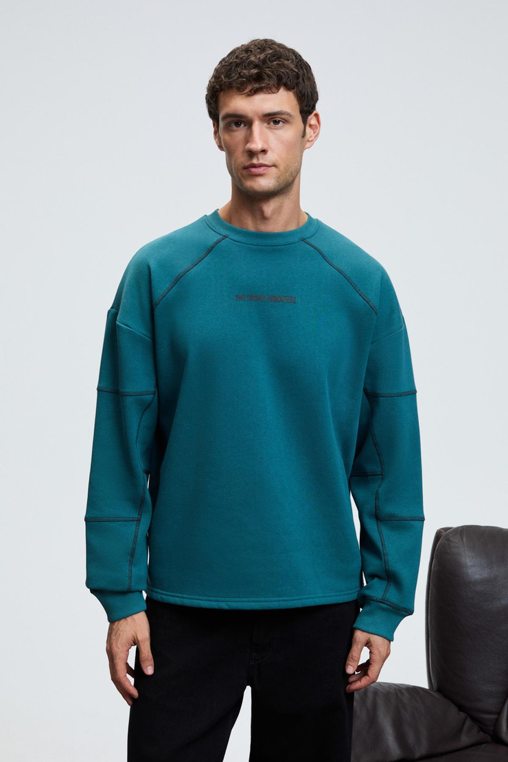 HAL Erkek Yuvarlak Yaka Önünde Ve Kollarında Süs Dikiş Detaylı Baskılı Regular Fit Yeşil Sweatshirt