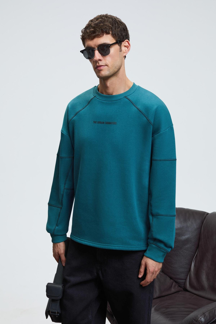 HAL Erkek Yuvarlak Yaka Önünde Ve Kollarında Süs Dikiş Detaylı Baskılı Regular Fit Yeşil Sweatshirt