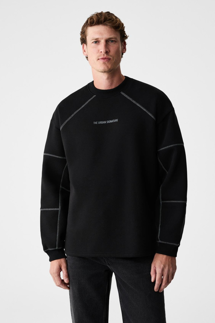 HAL Erkek Yuvarlak Yaka Önünde Ve Kollarında Süs Dikiş Detaylı Baskılı Regular Fit Siyah Sweatshirt