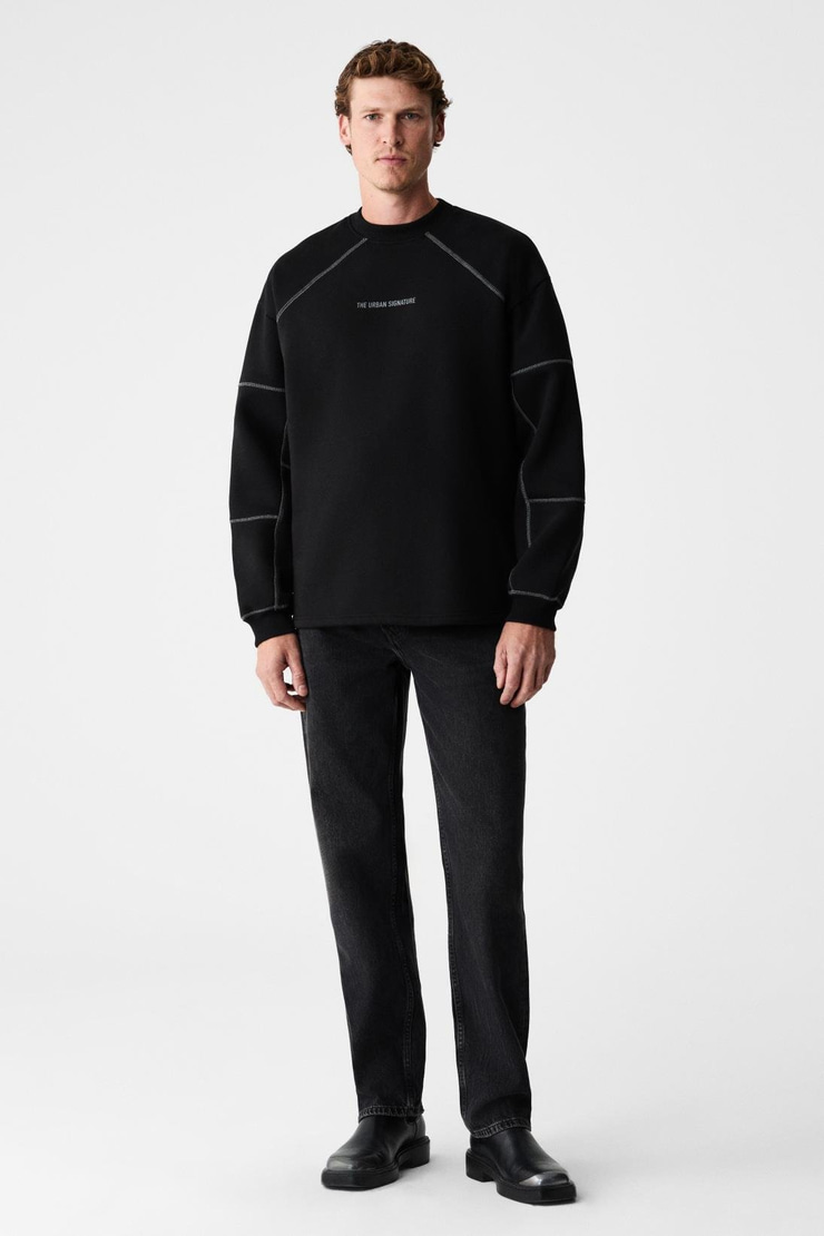 HAL Erkek Yuvarlak Yaka Önünde Ve Kollarında Süs Dikiş Detaylı Baskılı Regular Fit Siyah Sweatshirt