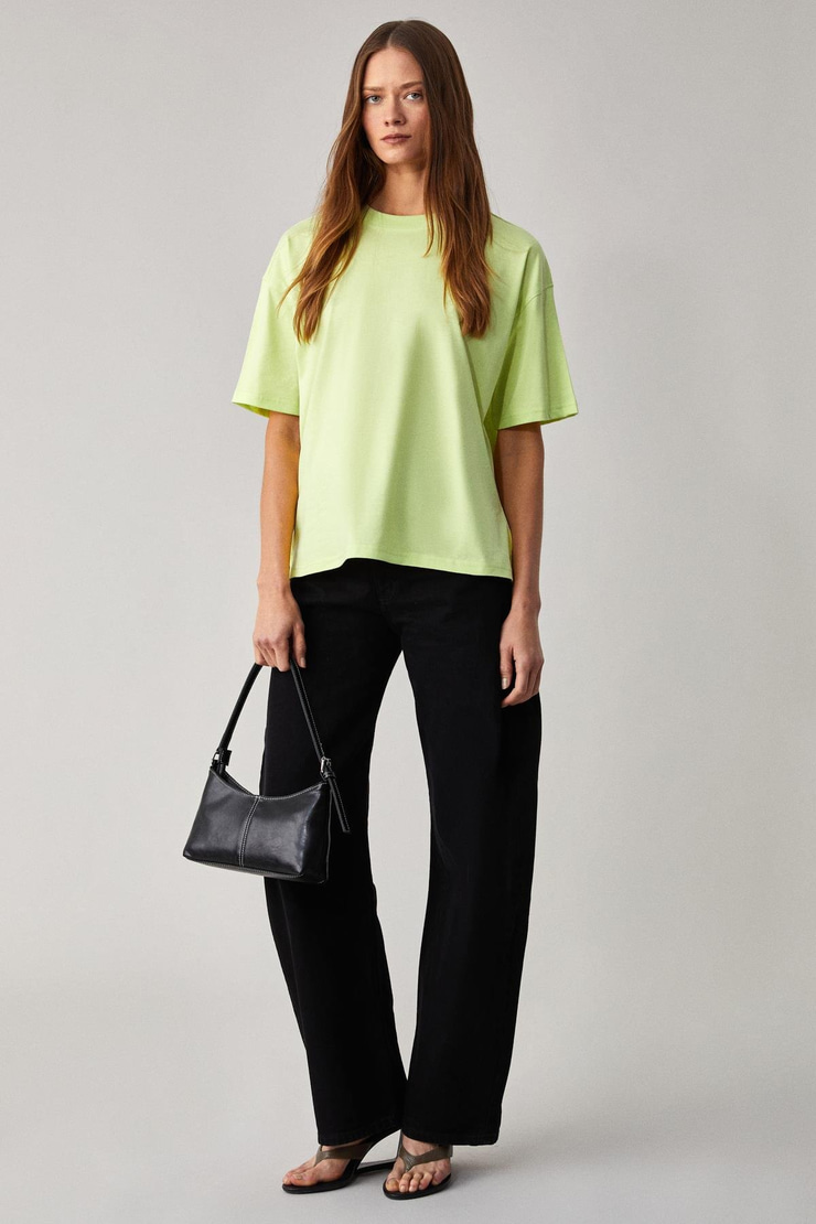 Jemmy Kadın %100 Organik Pamuk Relaxed Fit Yırtmaçlı Yuvarlak Yakalı Neon Yeşil T-Shirt