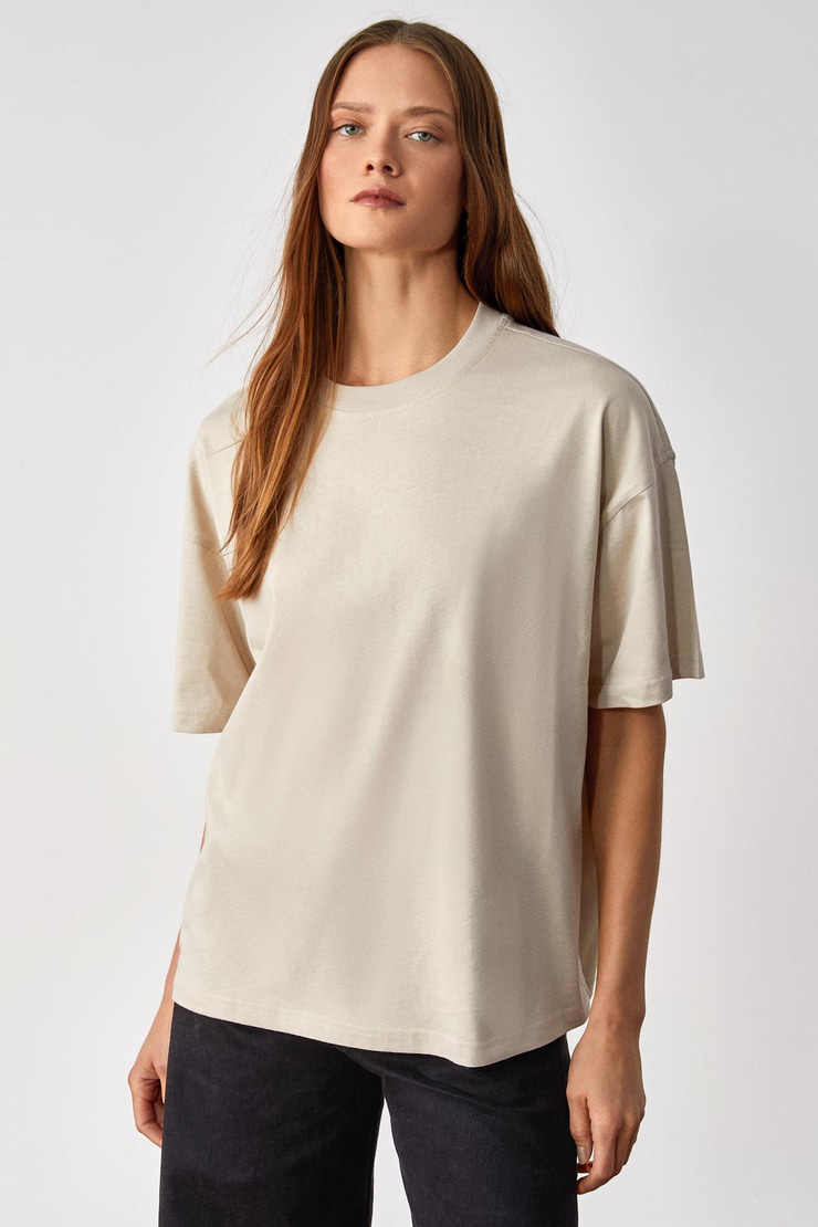 Jemmy Kadın %100 Organik Pamuk Relaxed Fit Yırtmaçlı Yuvarlak Yakalı Taş Rengi T-Shirt