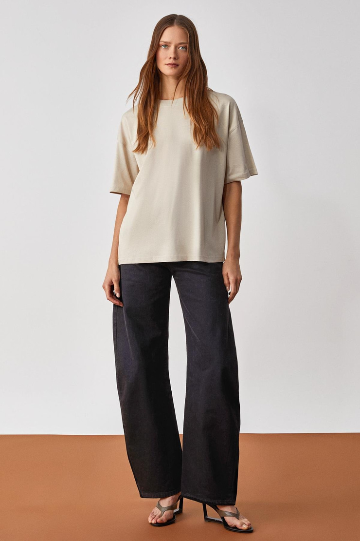 Jemmy Kadın %100 Organik Pamuk Relaxed Fit Yırtmaçlı Yuvarlak Yakalı Taş Rengi T-Shirt